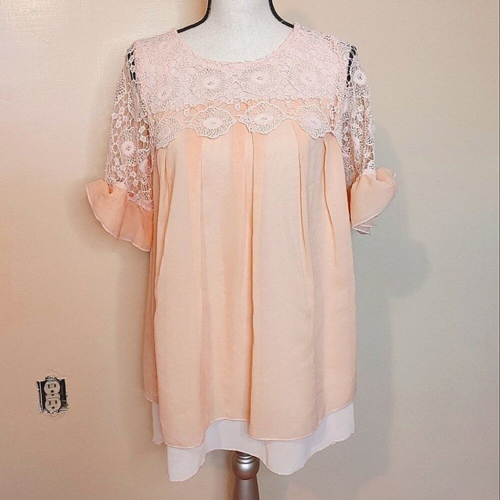 Simply Couture Pale Pink Blouse Size Medium M Lace Crocket Short Sleeve Sheer